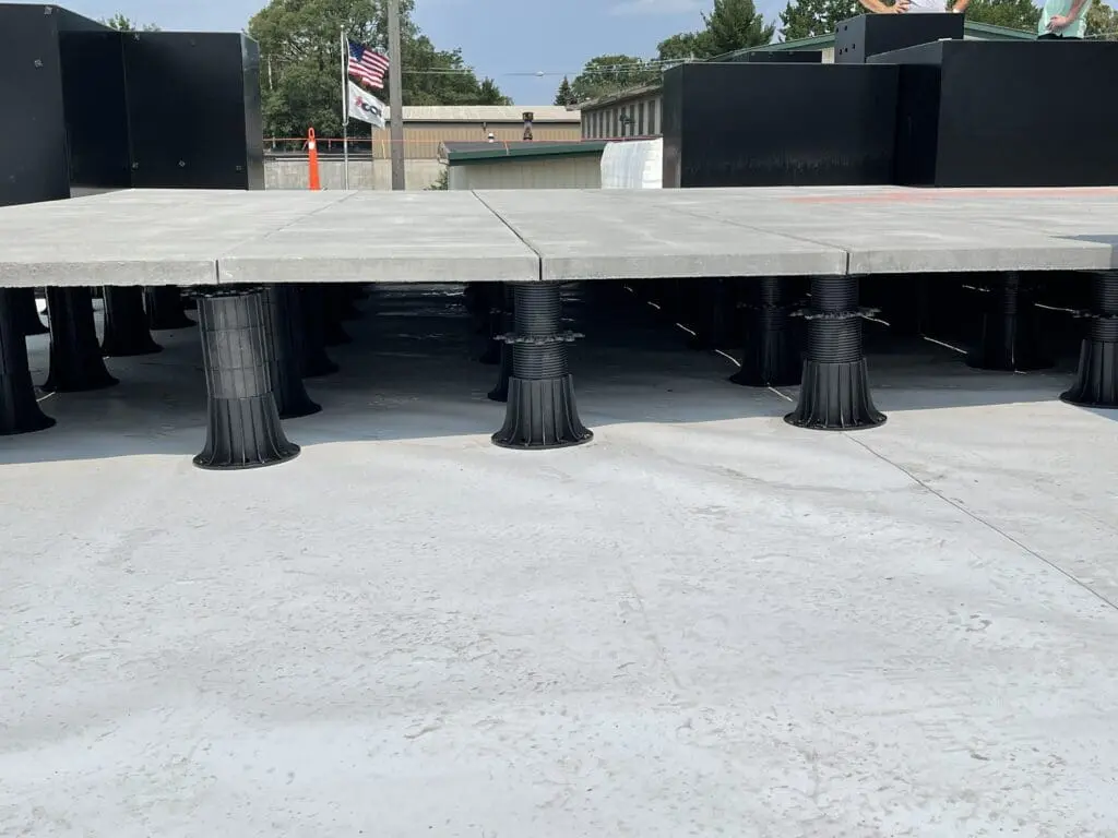 how many pedestals per paver are required on a rooftop deck or rooftop patio